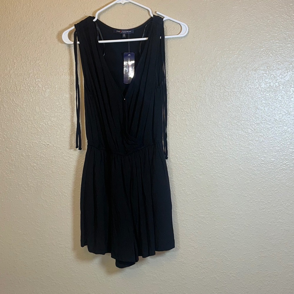 ONE CLOTHING Black Sleeveless V Neck Wrap Front Snap Romper Pockets Size S NWT